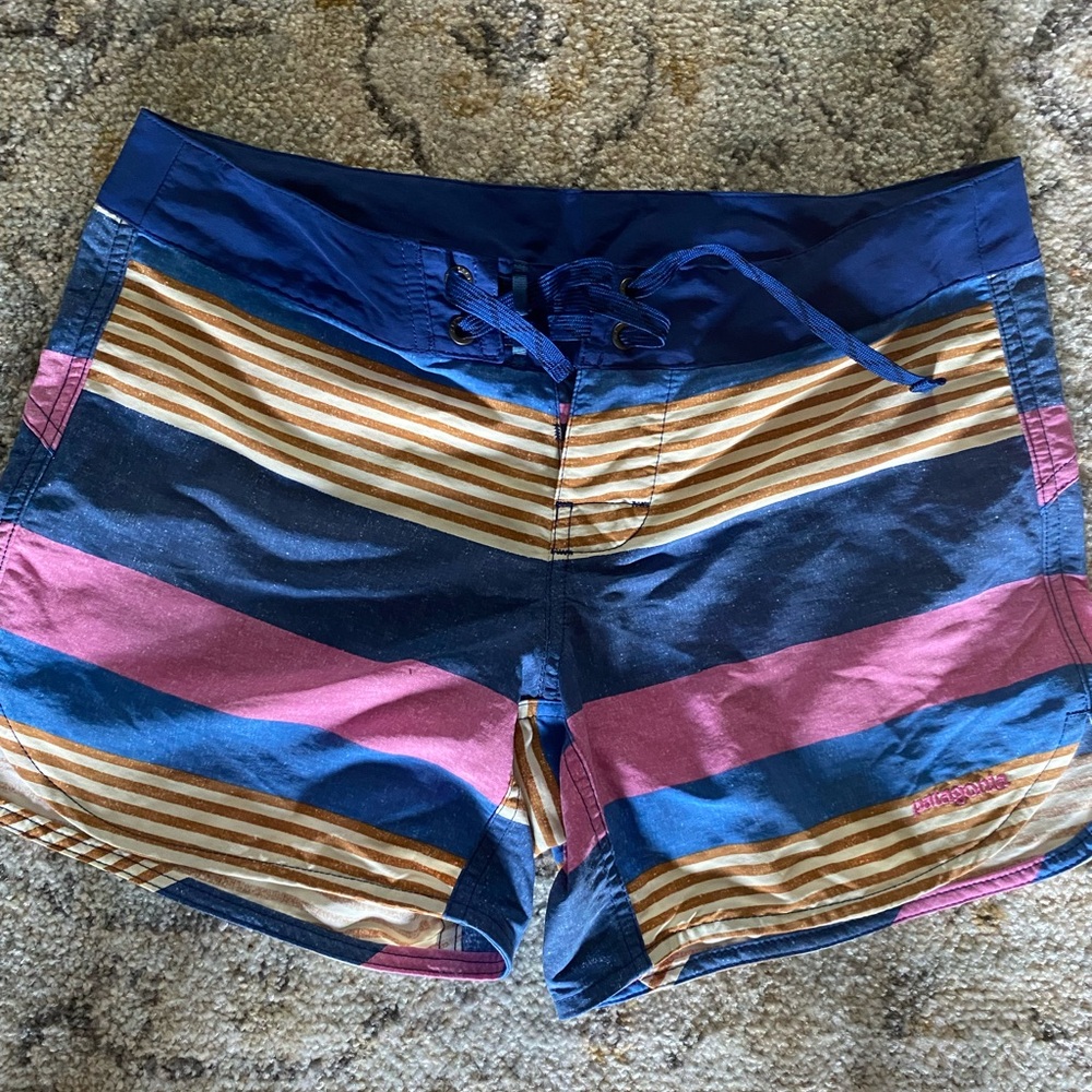 Patagonia board shorts great condition.